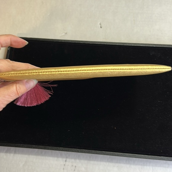 J.CREW SAFFIANO LEATHER GOLD CLUTCH POUCH TASEL ZIP - Picture 5 of 10